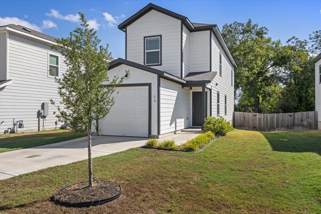 36 Trinity CIR, Lockhart, TX 78644