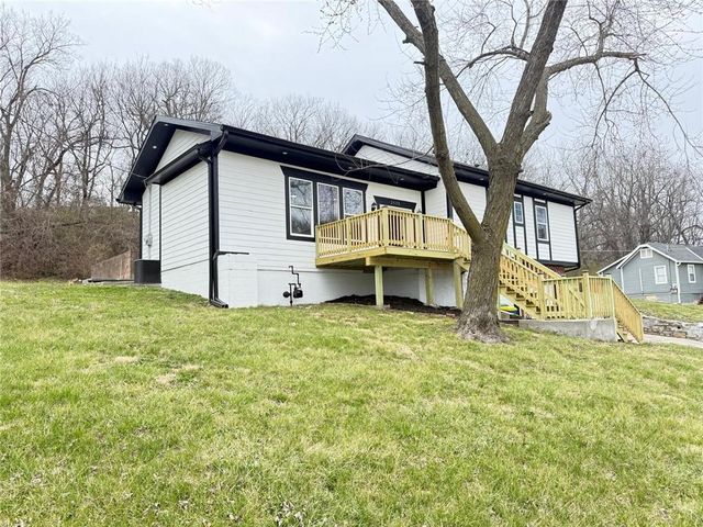 2538 Roe Lane, Kansas City, KS 66103