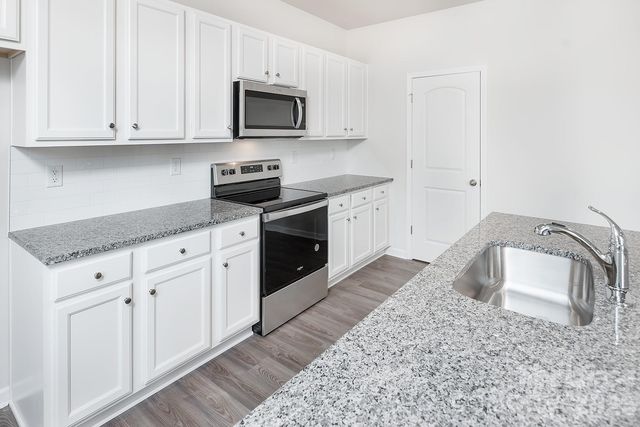 1014 Hanover Crossing Divide, Charlotte, NC 28215