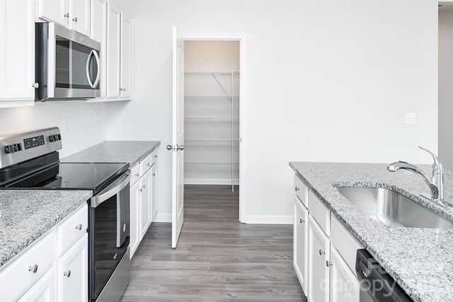 1014 Hanover Crossing Divide, Charlotte, NC 28215