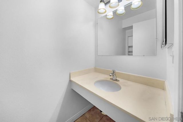 6787 Alvarado Rd 5, San Diego, CA 92120