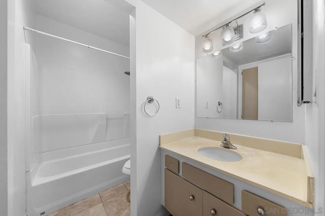 6787 Alvarado Rd 5, San Diego, CA 92120