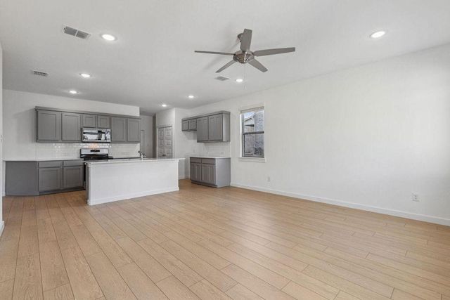 888 Sunflower Road, Lavon, TX 75166