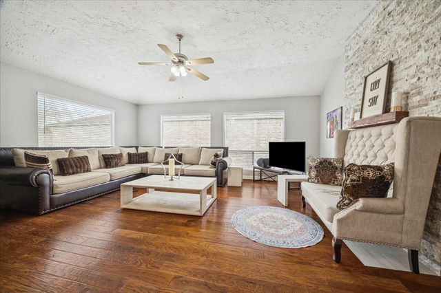 16147 New Field Drive, Houston, TX 77082