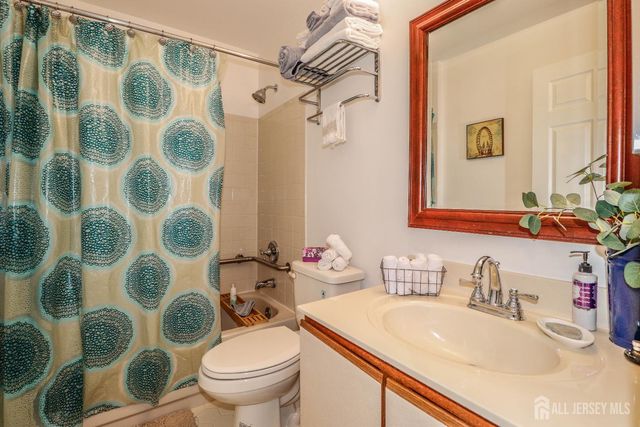 62 Haverhill Place, Franklin, NJ 08873