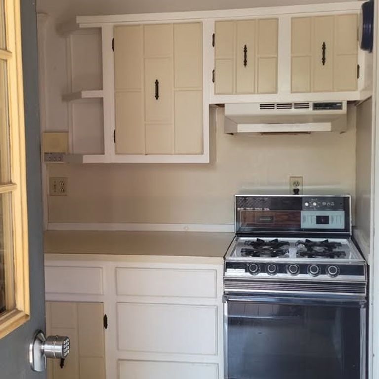 25 Roslyn St 3, Salem, MA 01970