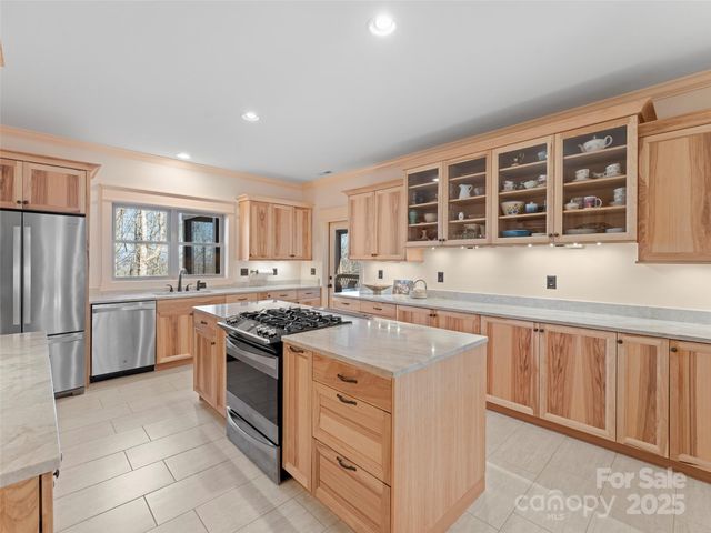 829 Kelly Mountain Road, Brevard, NC 28712