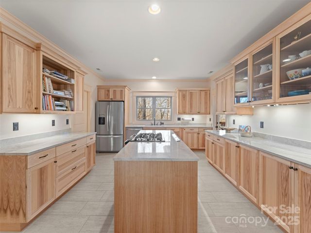 829 Kelly Mountain Road, Brevard, NC 28712