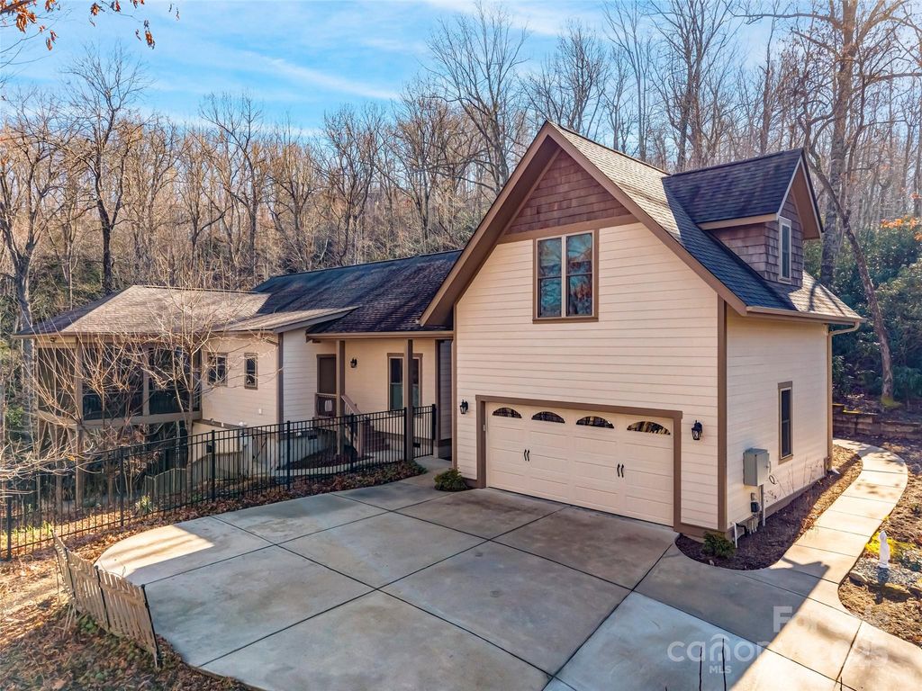 829 Kelly Mountain Road, Brevard, NC 28712