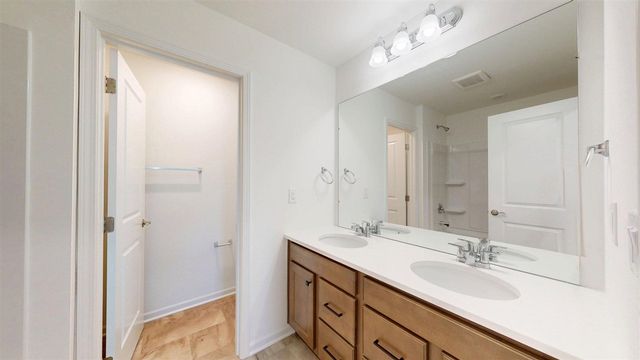 826 Kuss Drive, Saline, MI 48176