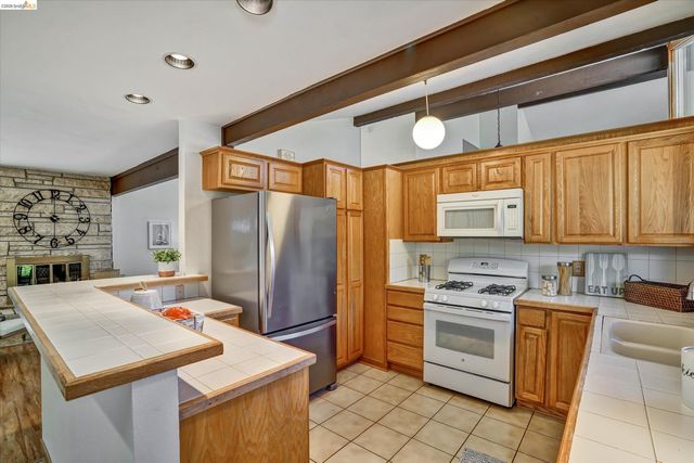 2826 Wright Ave, Pinole, CA 94564