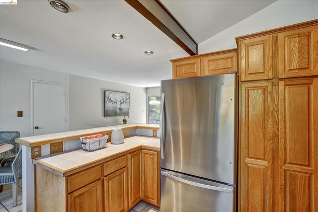 2826 Wright Ave, Pinole, CA 94564