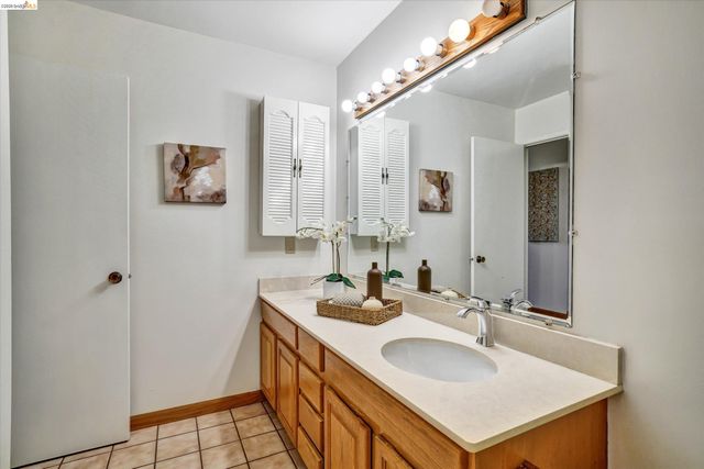 2826 Wright Ave, Pinole, CA 94564