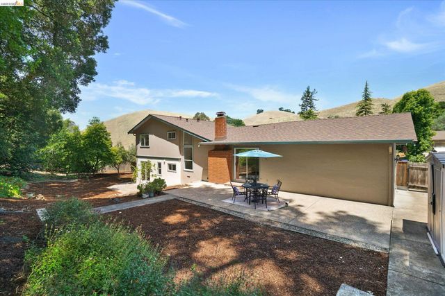 2826 Wright Ave, Pinole, CA 94564
