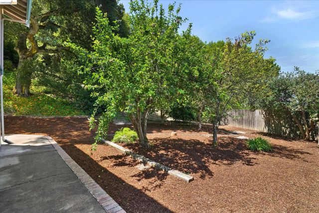 2826 Wright Ave, Pinole, CA 94564