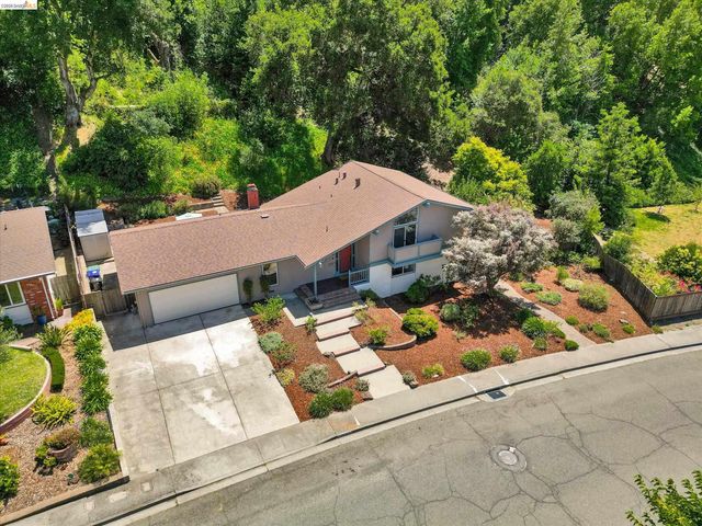 2826 Wright Ave, Pinole, CA 94564