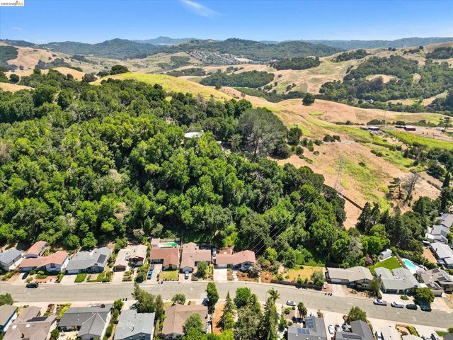 2826 Wright Ave, Pinole, CA 94564