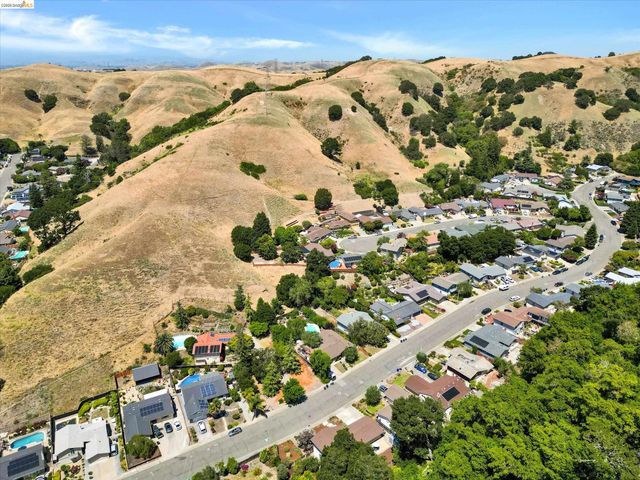 2826 Wright Ave, Pinole, CA 94564