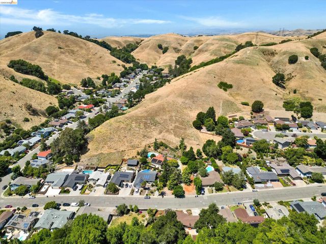 2826 Wright Ave, Pinole, CA 94564