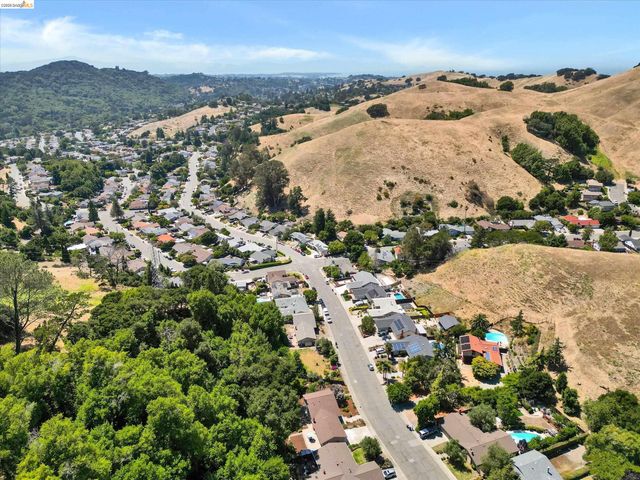 2826 Wright Ave, Pinole, CA 94564