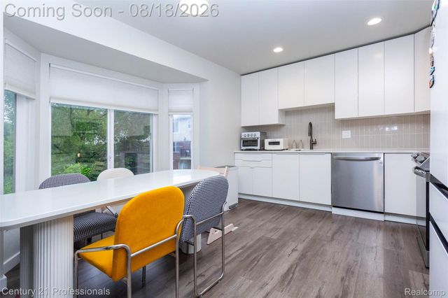 757 Sandalwood Drive, Troy, MI 48085