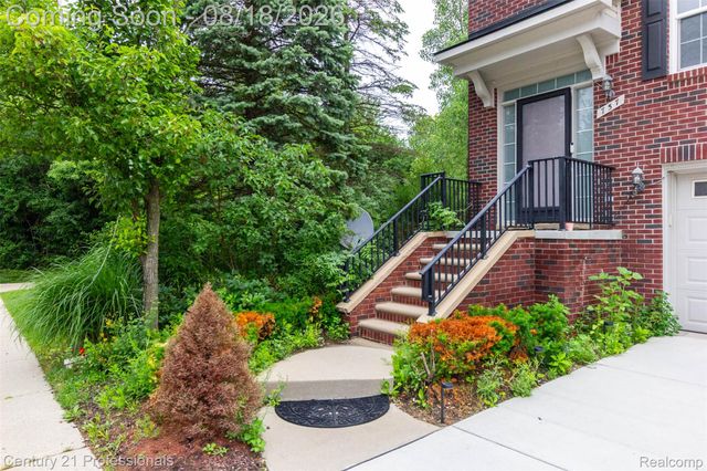757 Sandalwood Drive, Troy, MI 48085