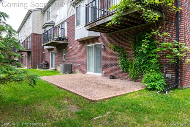 757 Sandalwood Drive, Troy, MI 48085