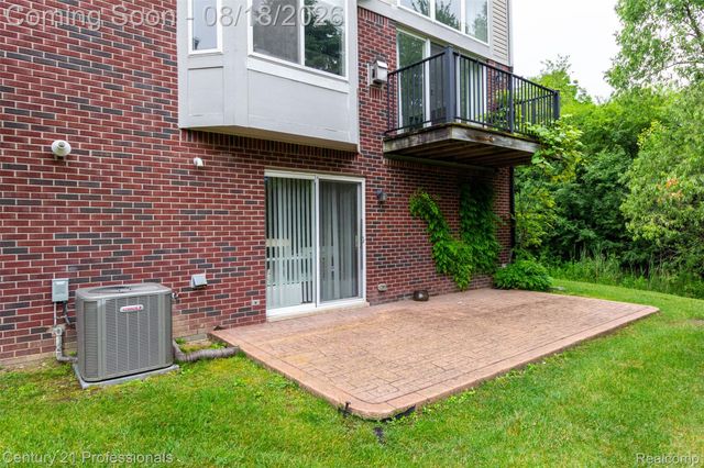 757 Sandalwood Drive, Troy, MI 48085