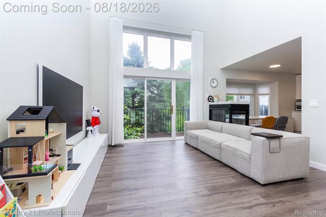 757 Sandalwood Drive, Troy, MI 48085