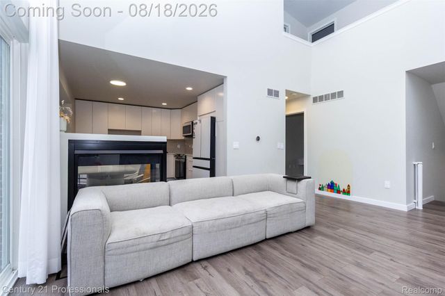 757 Sandalwood Drive, Troy, MI 48085