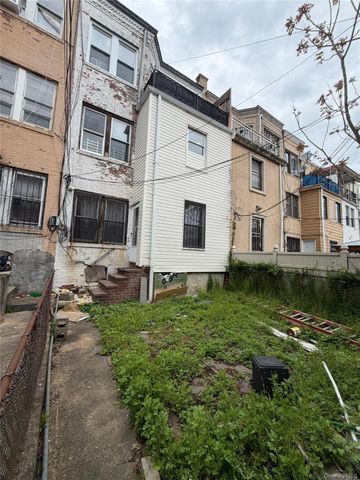 110 sunnyside Avenue, Brooklyn, NY 11207