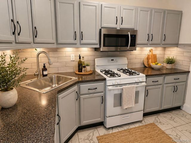 110 sunnyside Avenue, Brooklyn, NY 11207