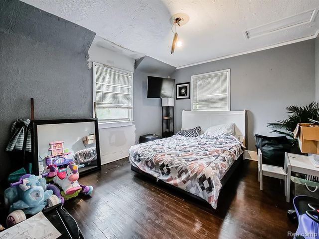16888 Huntington Road, Detroit, MI 48219