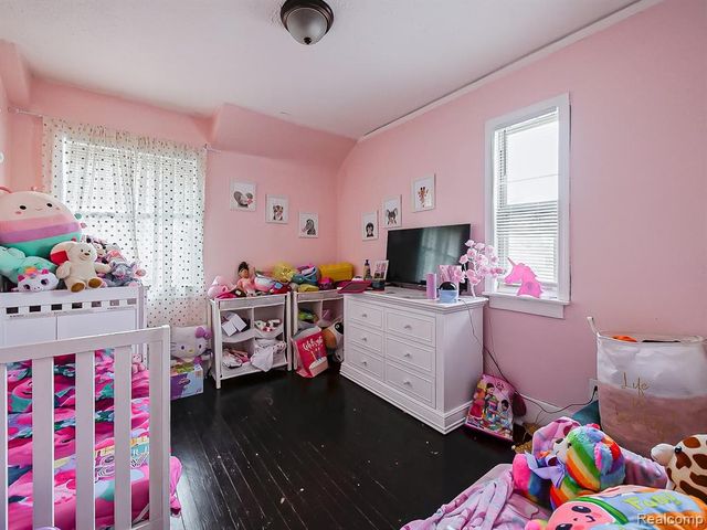 16888 Huntington Road, Detroit, MI 48219