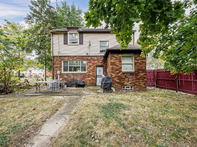 16888 Huntington Road, Detroit, MI 48219