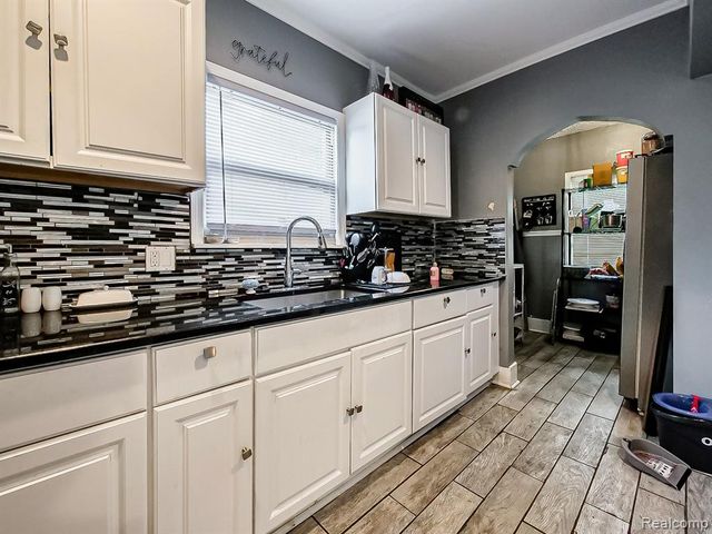 16888 Huntington Road, Detroit, MI 48219