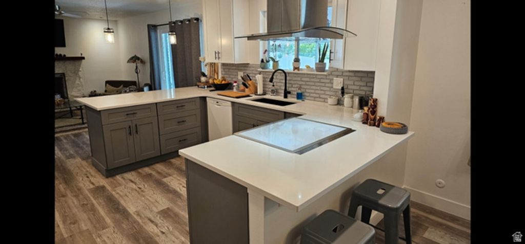Image 2 of property listing at 7152 S 2740 E, Cottonwood Heights, UT 84121