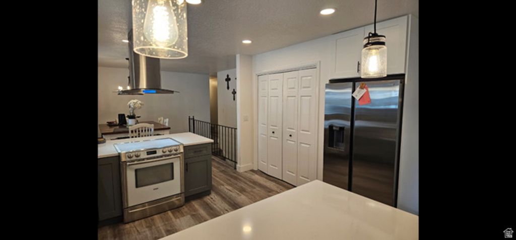Image 3 of property listing at 7152 S 2740 E, Cottonwood Heights, UT 84121