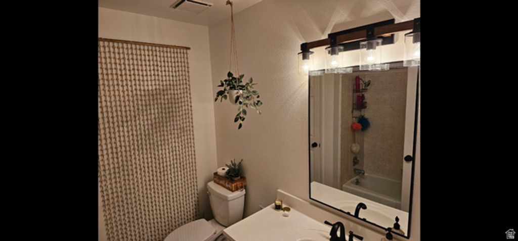 Image 4 of property listing at 7152 S 2740 E, Cottonwood Heights, UT 84121