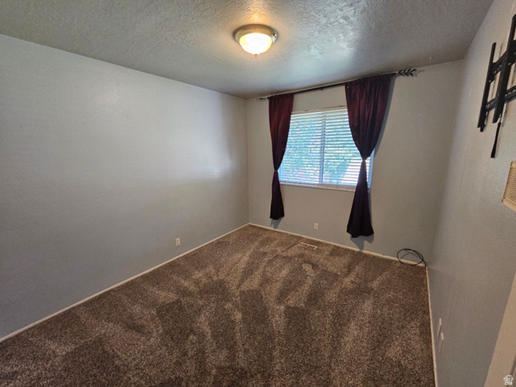 Image 9 of property listing at 7152 S 2740 E, Cottonwood Heights, UT 84121