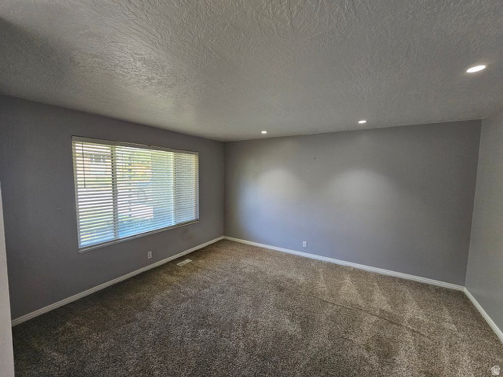 Image 10 of property listing at 7152 S 2740 E, Cottonwood Heights, UT 84121