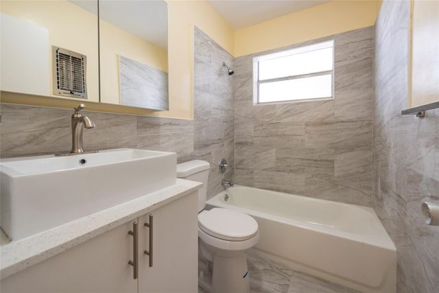 1310 NW 43rd Avenue 309, Lauderhill, FL 33313