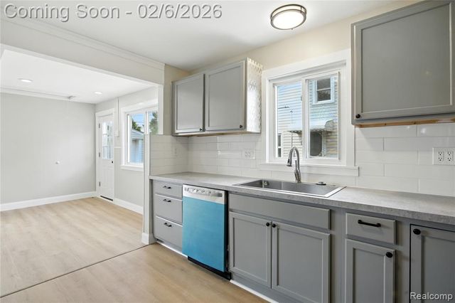 23147 Vance Avenue, Hazel Park, MI 48030