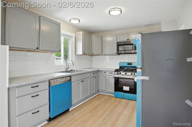 23147 Vance Avenue, Hazel Park, MI 48030