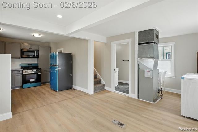 23147 Vance Avenue, Hazel Park, MI 48030