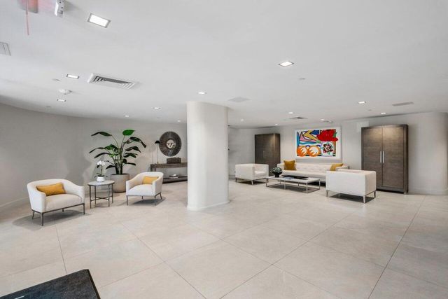 2660 S Ocean Boulevard 202n, Palm Beach, FL 33480