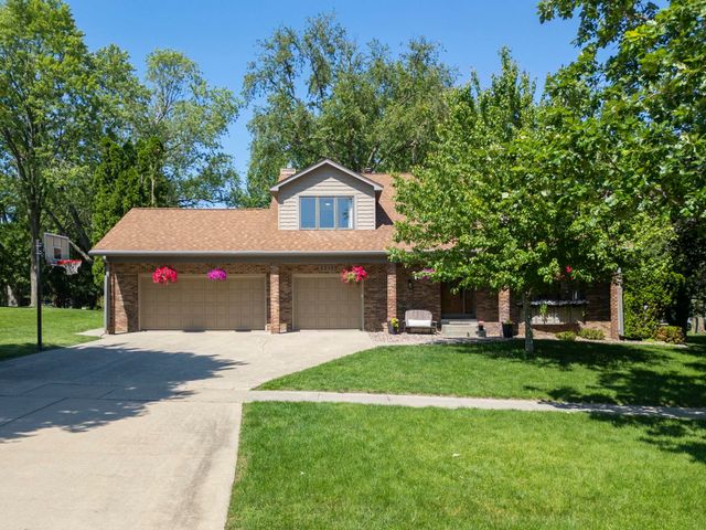 2215 Minnetonka Drive, Cedar Falls, IA 50613