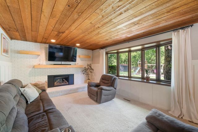 2215 Minnetonka Drive, Cedar Falls, IA 50613