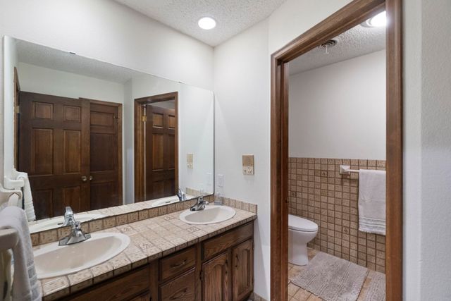 2215 Minnetonka Drive, Cedar Falls, IA 50613