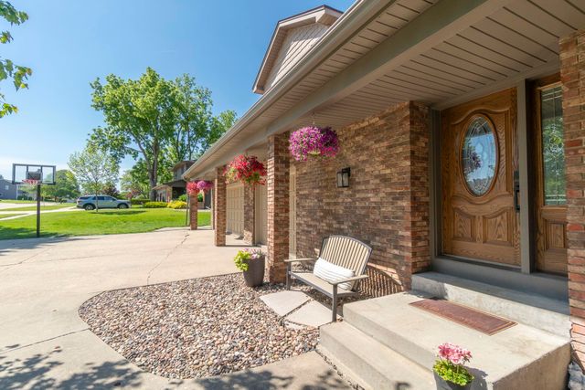 2215 Minnetonka Drive, Cedar Falls, IA 50613